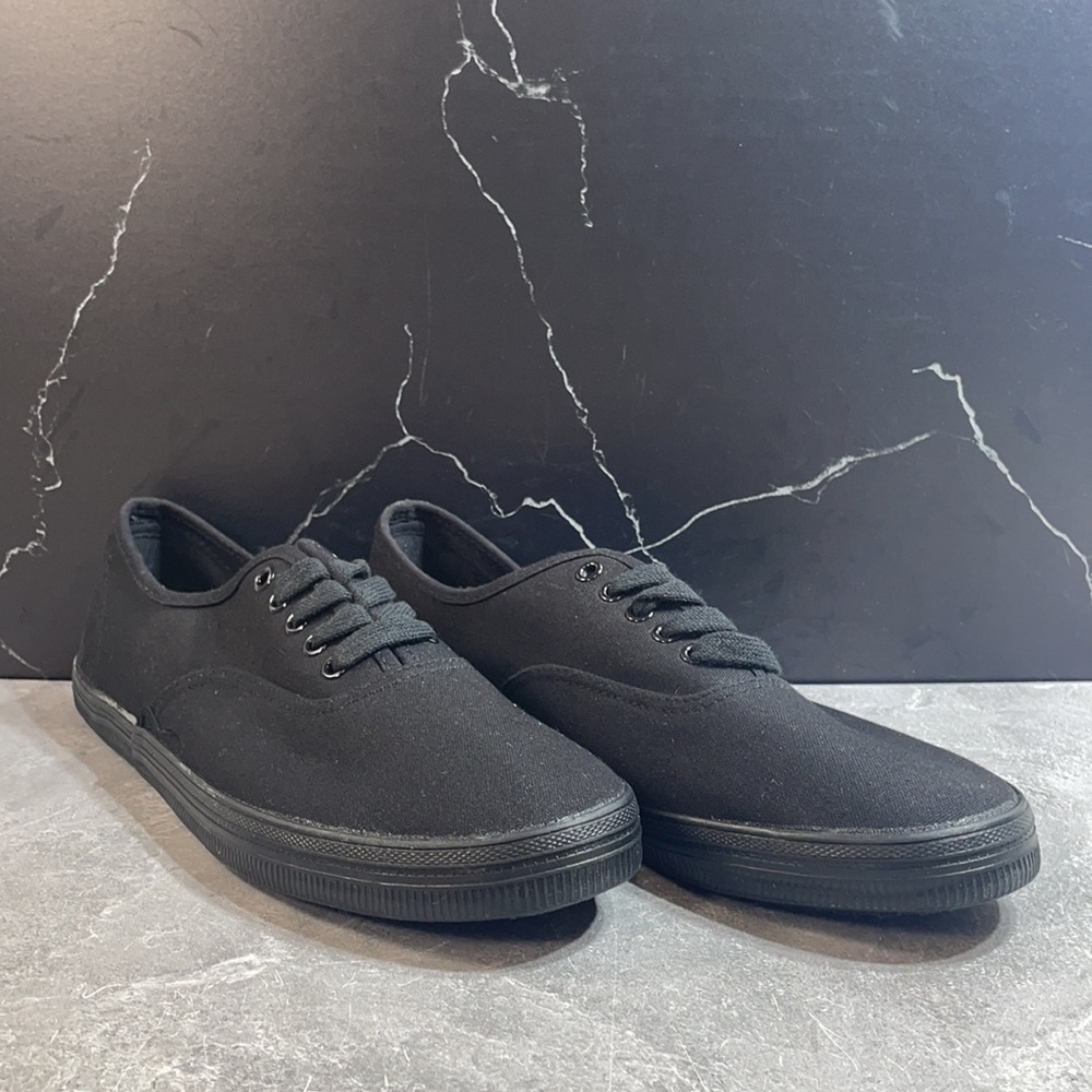 City Sneaks Canvas Lo Black Size 9.5W